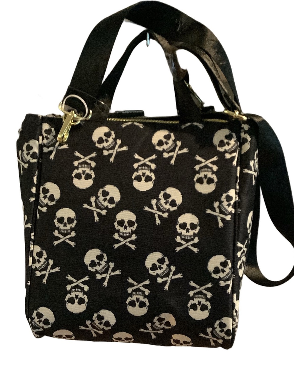 Betsey Johnson Skull & Crossbones Insulated Lunch Tote Bag New - Picture 2 of 3